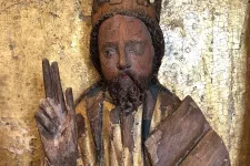 Foto på detalj från medeltida kyrklig konst.