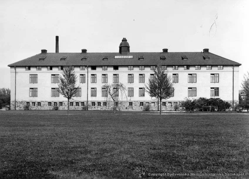 Svartvitt foto från mitten av 1900-talet på en del av Vipeholm som revs 1980. Copyright: Medicinhistoriska sällskapet